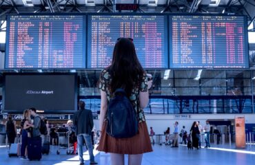 Volo cancellato: obbligo di comunicazione diretta al passeggero
