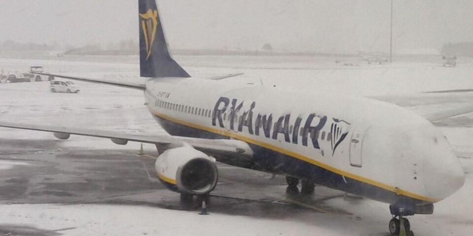 Aereo Ryanair fermo per neve