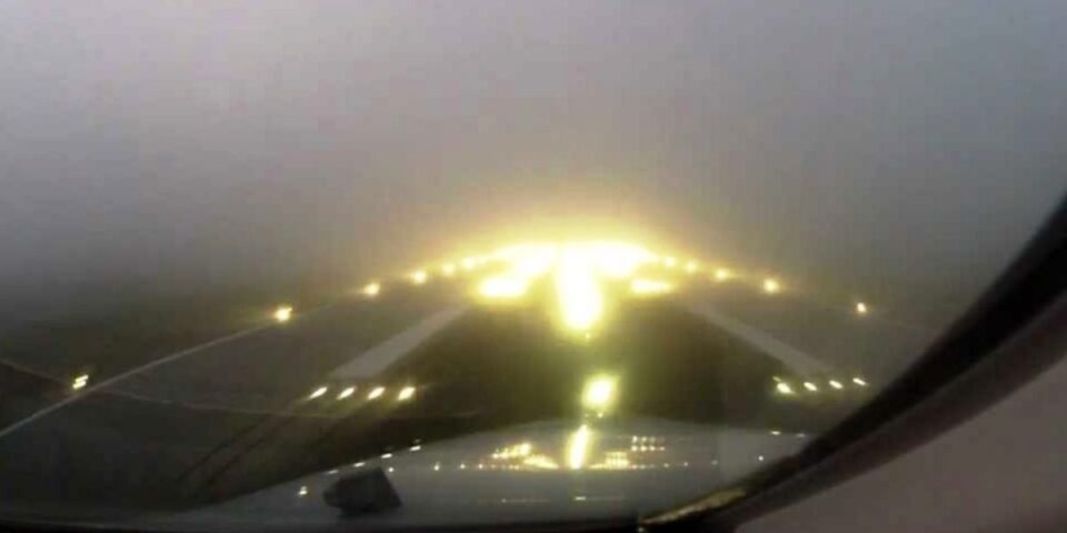 Atterraggio volo con nebbia