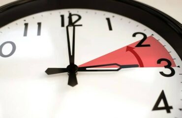 Come ottenere rimborso e risarcimento quando la compagnia cambia l’orario del tuo volo