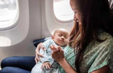 Viaggiare in aereo con un neonato